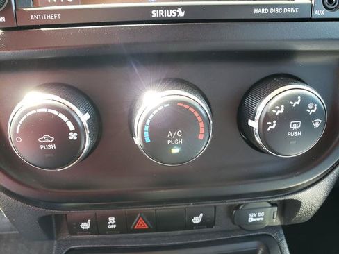 Used 2015 Jeep Patriot Latitude AWD/4WD image 32