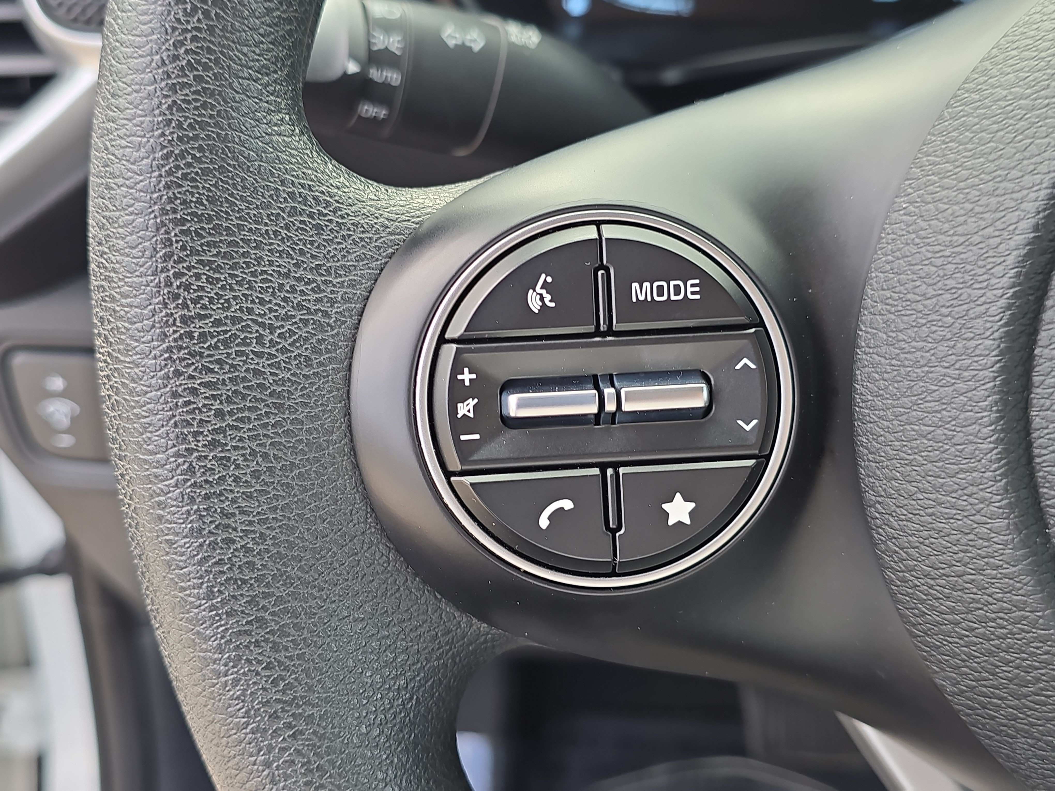 Certified 2025 Kia Soul LX w/ LX Technology Package FWD image 28
