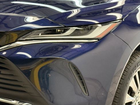 Used 2022 Toyota Venza XLE image 4