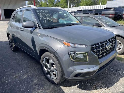 Certified 2025 Hyundai Venue SEL image 1