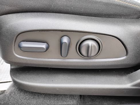 Used 2024 Chevrolet Equinox LT FWD image 14