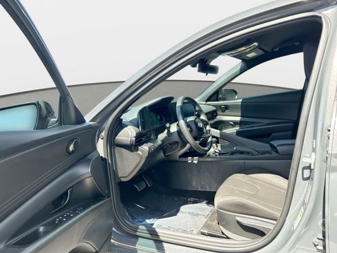 Used 2025 Hyundai Elantra Sport FWD image 10