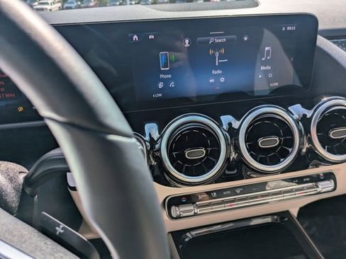 Used 2025 Mercedes-Benz GLA 250 4MATIC image 24