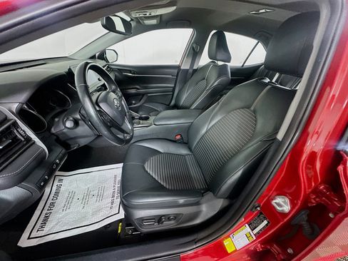 Used 2024 Toyota Camry SE w/ Convenience Package image 13