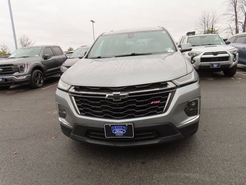 Used 2023 Chevrolet Traverse RS image 2
