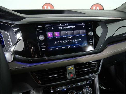 Used 2024 Volkswagen Taos SEL image 19