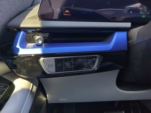 New 2026 Cadillac Optiq Luxury 1 image 27