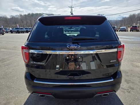 Used 2018 Ford Explorer XLT w/ Equipment Group 202A image 6
