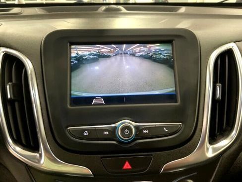 Used 2021 Chevrolet Equinox LT w/ Driver Convenience Package image 18