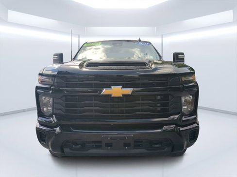 Used 2025 Chevrolet Silverado 2500 Custom w/ Custom Value Package AWD/4WD image 8