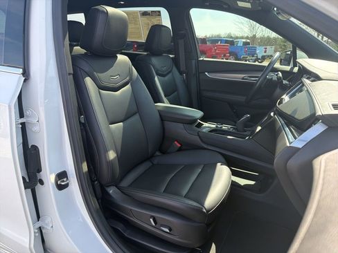 Used 2023 Cadillac XT6 Luxury image 21