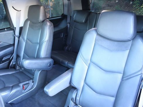 Used 2017 Cadillac Escalade Luxury RWD image 15