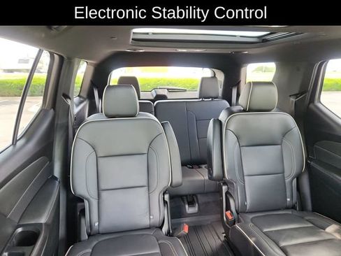 Used 2022 Chevrolet Traverse Premier w/ LPO, Floor Liner Package AWD/4WD image 31
