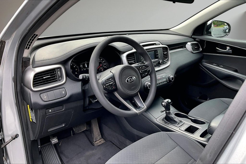 Used 2017 Kia Sorento AWD image 16