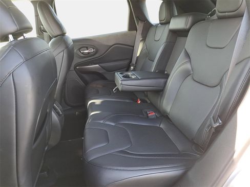 Used 2020 Jeep Cherokee Limited image 15