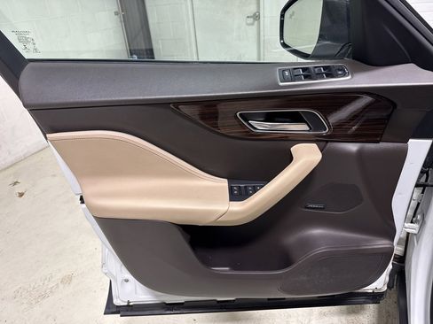 Used 2018 Jaguar F-PACE Prestige image 14