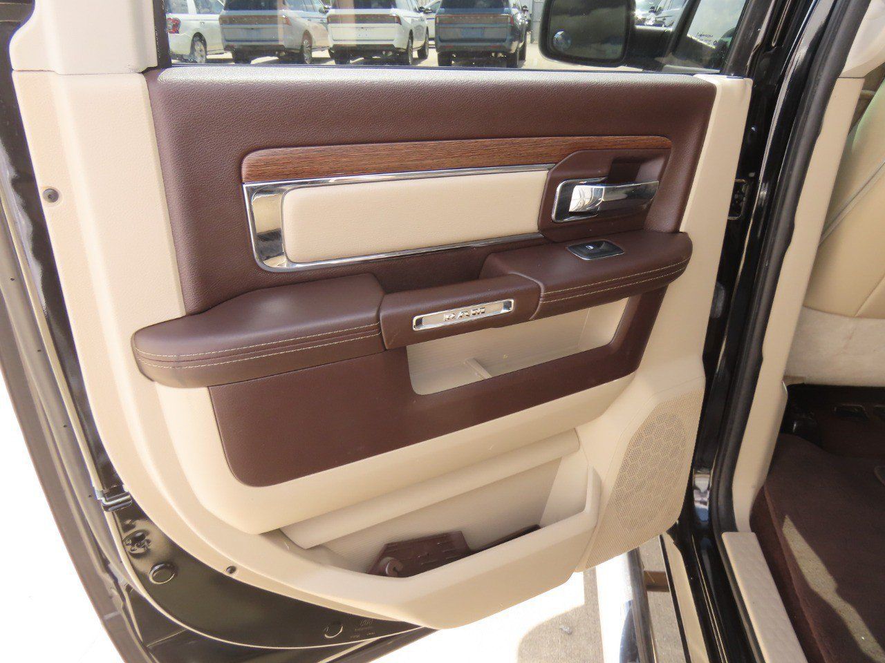 Used 2014 RAM 1500 Laramie w/ Convenience Group RWD image 17