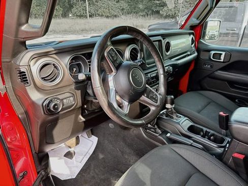 Used 2019 Jeep Wrangler Unlimited Sahara w/ Dual Top Group AWD/4WD image 8