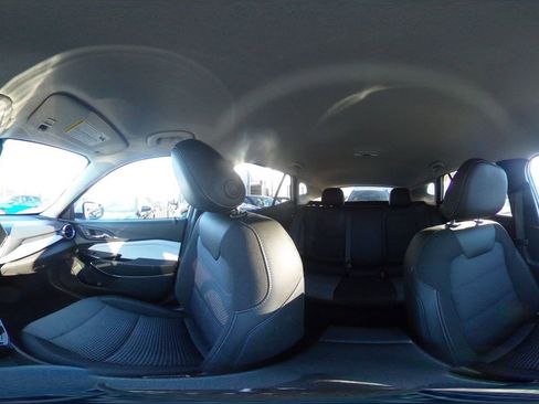 Used 2025 Chevrolet Trax LT image 40