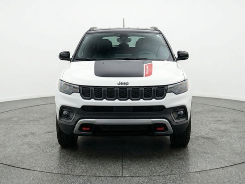 Used 2025 Jeep Compass Trailhawk image 2