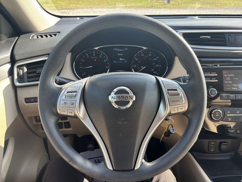 Used 2016 Nissan Rogue S w/ Appearance Package FWD image 17