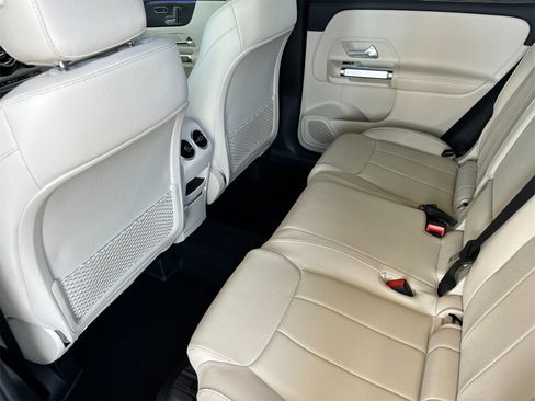 New 2025 Mercedes-Benz GLB 250 4MATIC image 12