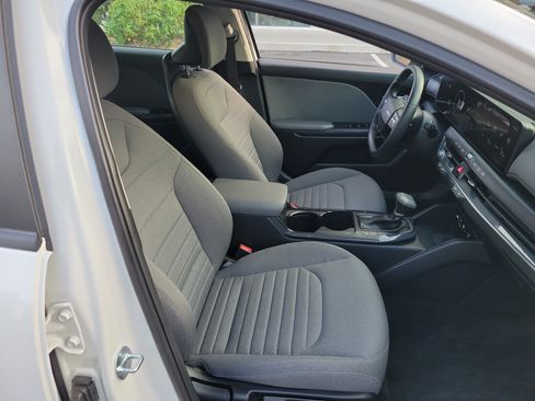 Used 2025 Kia K4 EX FWD image 21