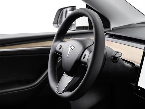 Used 2023 Tesla Model Y Long Range AWD/4WD image 18
