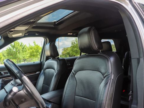 Used 2018 Ford Explorer Limited w/ Ford Safe & Smart Package image 15