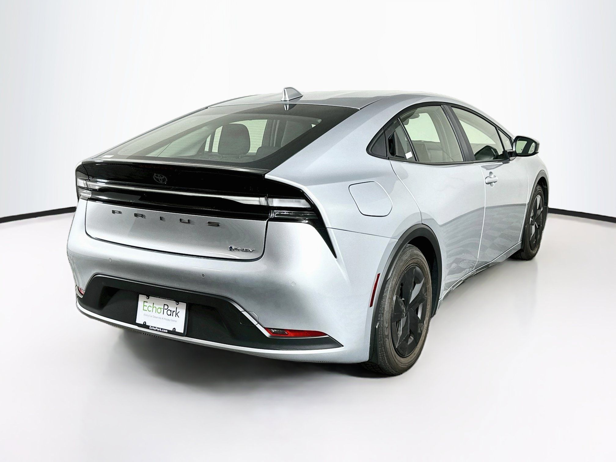 Used 2025 Toyota Prius Plug-In Hybrid FWD image 9