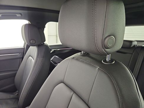 Certified 2025 Audi Q3 2.0T Premium Plus w/ Premium Plus Package image 20