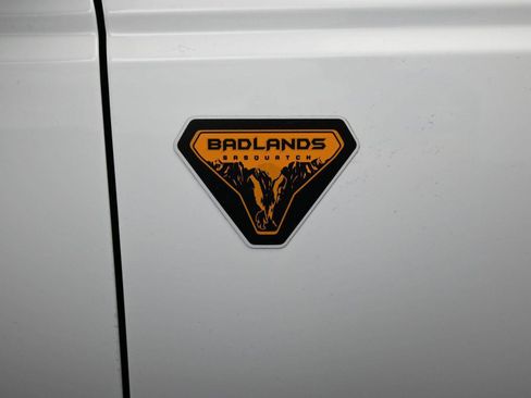 Used 2022 Ford Bronco Badlands image 6