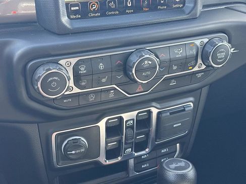 Used 2022 Jeep Wrangler Unlimited Sahara w/ LED Lighting Group AWD/4WD image 32