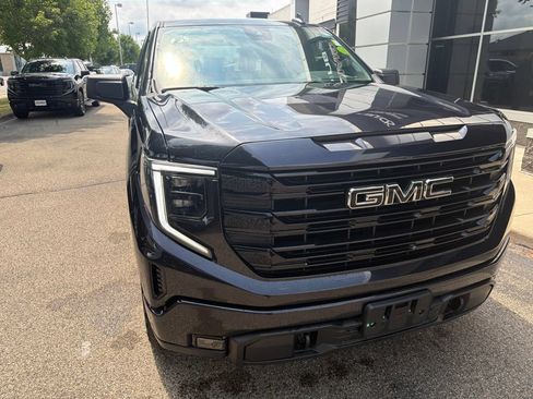 Used 2024 GMC Sierra 1500 Elevation w/ LPO, Elevation Black Package AWD/4WD image 10