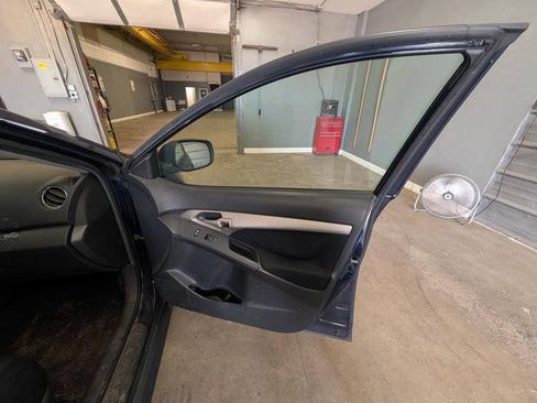 Used 2009 Pontiac Vibe w/ Preferred Package FWD image 25