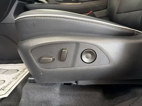 Certified 2025 Buick Enclave Preferred FWD image 12