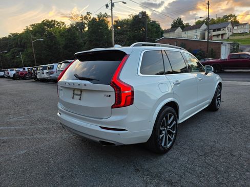 Used 2018 Volvo XC90 T6 Momentum w/ Convenience Package image 5