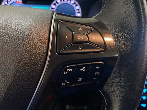 Used 2017 Ford Explorer Platinum image 22