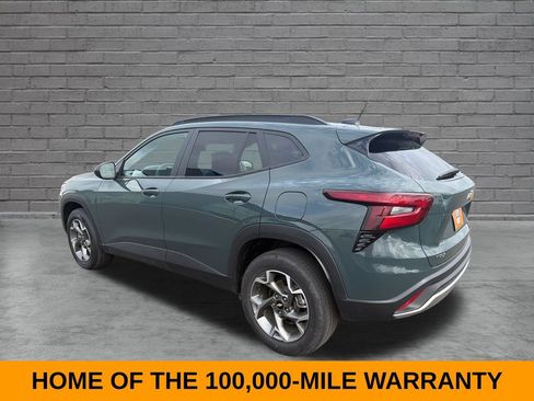 Used 2025 Chevrolet Trax LT FWD image 3