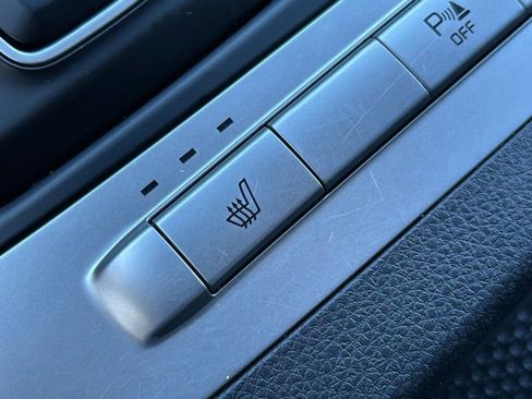 Used 2024 Kia Carnival LX FWD image 31