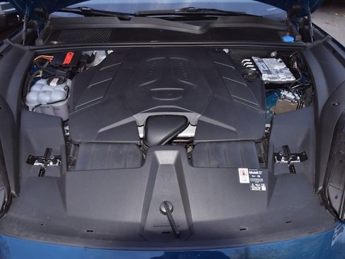 Used 2025 Porsche Cayenne Base image 38