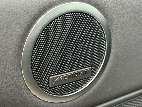 Used 2024 Land Rover Discovery S image 29