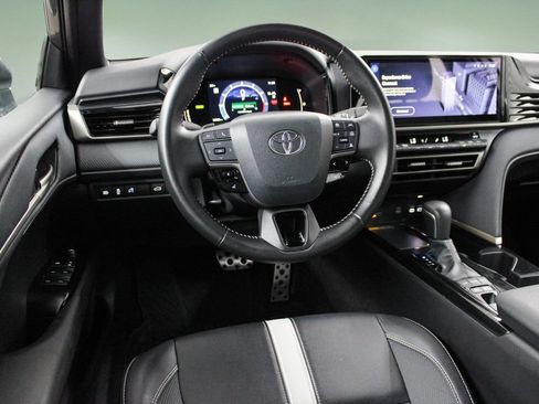 Used 2025 Toyota Camry SE w/ Multimedia Upgrade Package FWD image 17