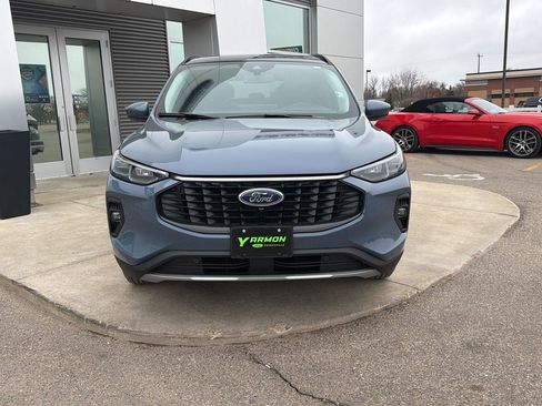 Used 2024 Ford Escape SE w/ PHEV Premium Package image 8