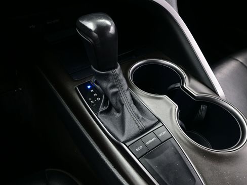 Used 2024 Toyota Camry SE image 20