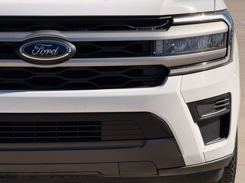 Used 2024 Ford Expedition XLT image 9