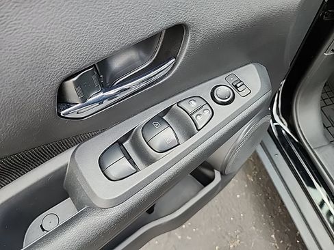 Used 2021 Nissan Kicks SV FWD image 22