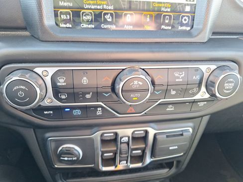 Used 2023 Jeep Wrangler Sahara w/ Cold Weather Group image 29