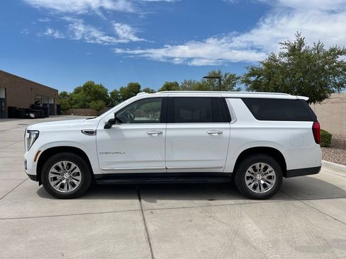 Used 2025 GMC Yukon XL Denali AWD/4WD image 10