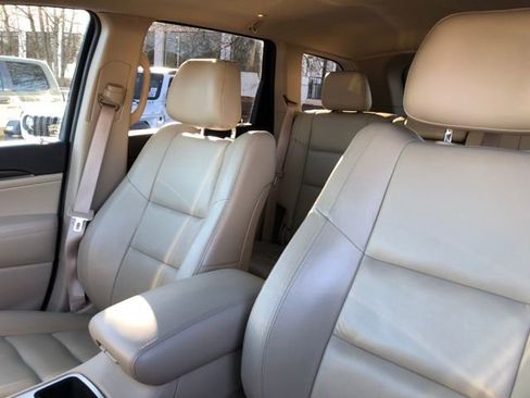 Used 2017 Jeep Grand Cherokee Limited image 12